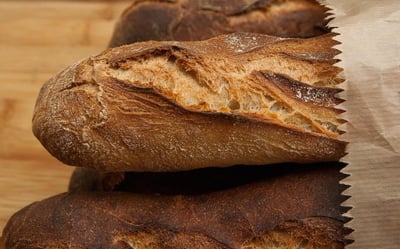 Wie gelingt fluffiges Baguette mit großen Luftblasen?